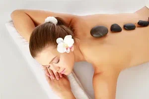 مساج بالاحجار الساخنه الرياض