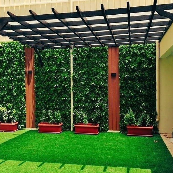 تركيب عشب جداري